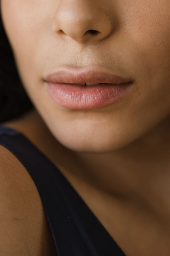 Pełne i zmysłowe usta bez wypełniaczy? Poznaj sekret lip lift!