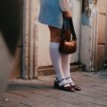 Jak dodatki wpływają na wygląd i charakter stylizacji?