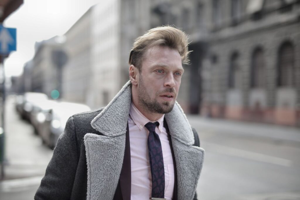 Stres, praca, brak snu — jak tryb życia mężczyzny odbija się na jego sprawności